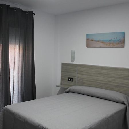 Hostal Maria Jose コニル・デ・ラ・フロンテラ エクステリア 写真