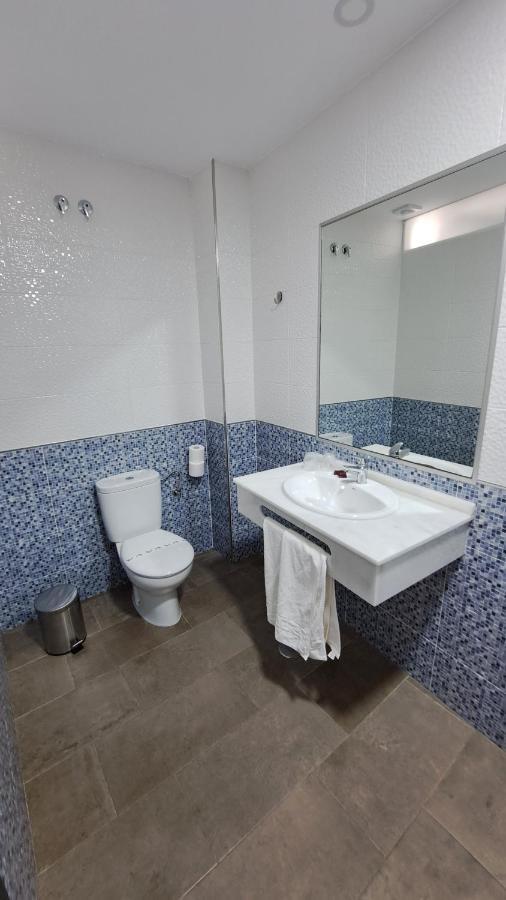 Hostal Maria Jose コニル・デ・ラ・フロンテラ エクステリア 写真