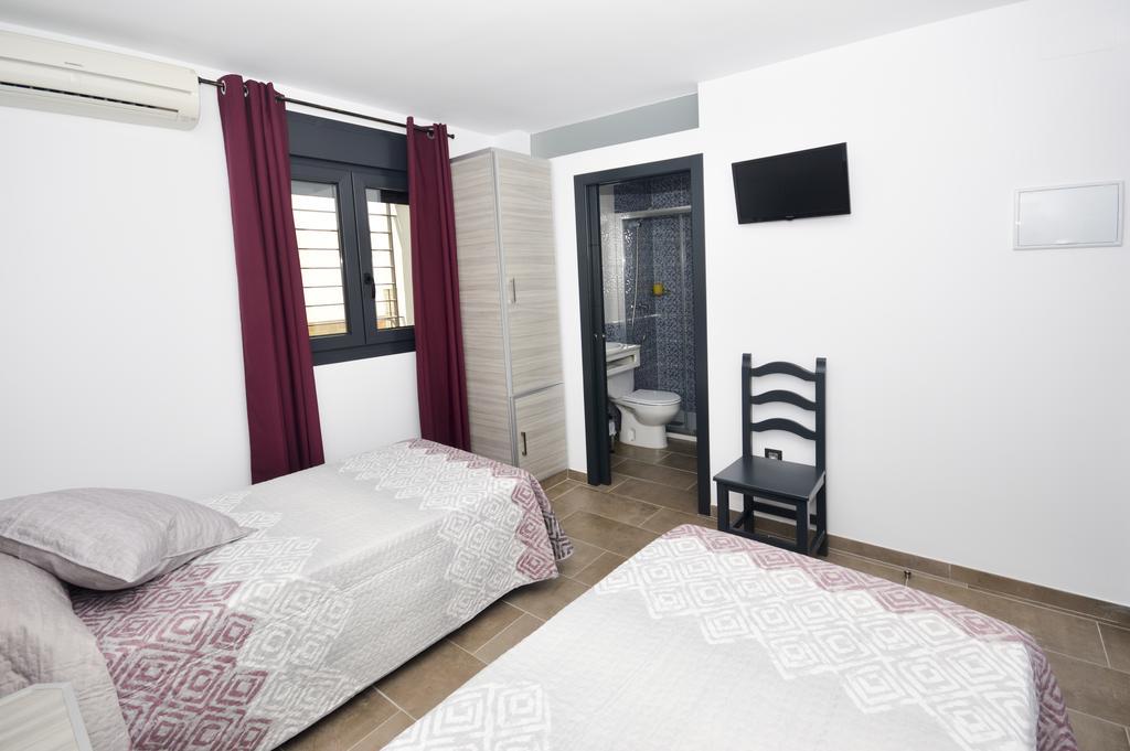 Hostal Maria Jose コニル・デ・ラ・フロンテラ エクステリア 写真