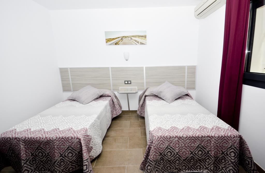 Hostal Maria Jose コニル・デ・ラ・フロンテラ エクステリア 写真