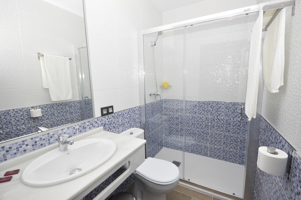 Hostal Maria Jose コニル・デ・ラ・フロンテラ エクステリア 写真
